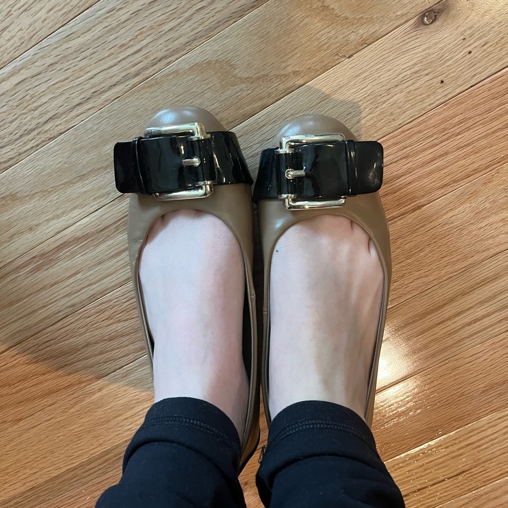 Bandolino flats with adorable buckle